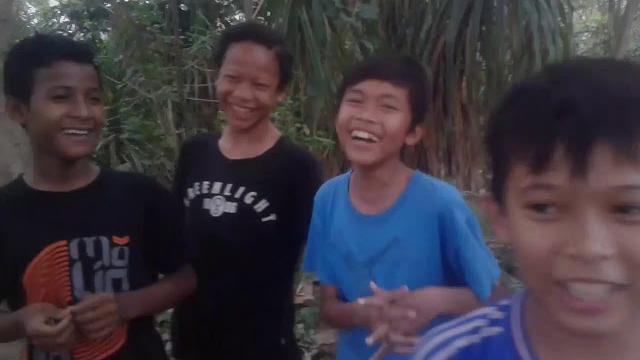 Parodi menjelajahi hutan Parodi menjelajahi hutan