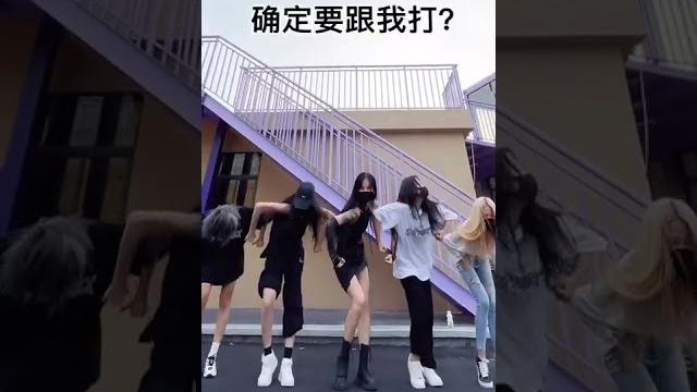 就酱紫女孩 劝架太难了 差点就头破血流 吓死我了#没活大可不必硬整 就酱紫女孩 劝架太难了 差点就头破血流 吓死我了#没活大可不必硬整