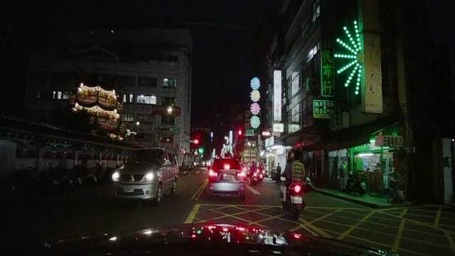 1085-vk 未依規家換車道+未禮讓直行車 1085-vk 未依規家換車道+未禮讓直行車