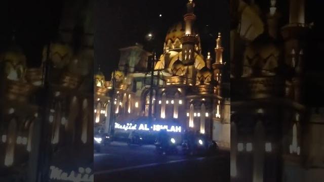 Masjid megah pinggir jalan #viral #video #shorts #vídeoviral #masjid #surabaya #pinggirjalan Masjid megah pinggir jalan #viral #video #shorts #vídeoviral #masjid #surabaya #pinggirjalan