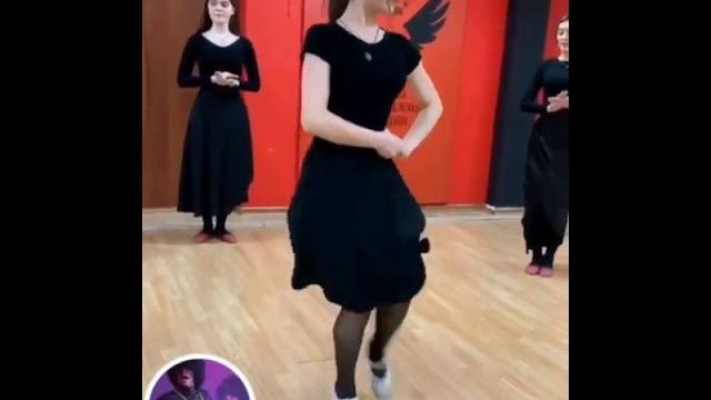 Chiroyli qizlar raqsi kanalga boling Chiroyli qizlar raqsi kanalga boling
