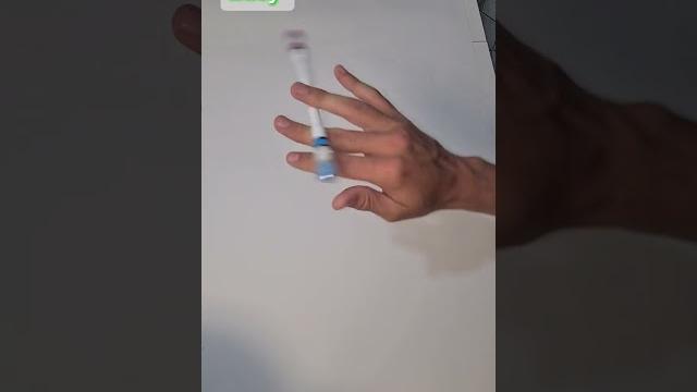 Easy pen spinning trick for beginners! Easy pen spinning trick for beginners!
