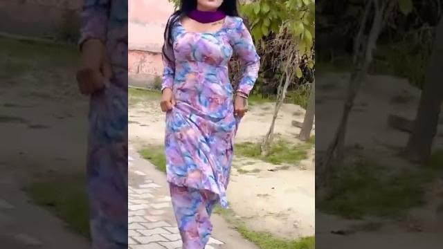 Big boobs girl, big breast girl dancing Big boobs girl, big breast girl dancing