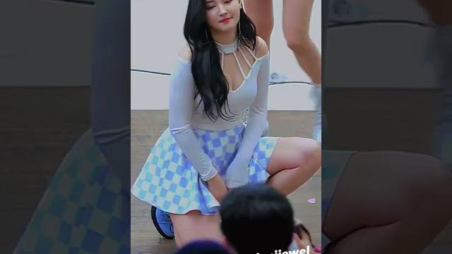 Cwe hot bugil 18+ semok Cwe hot bugil 18+ semok