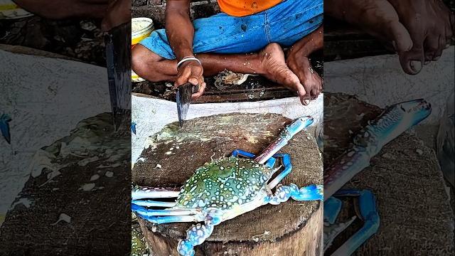Crab cutting skills #seafood Crab cutting skills #seafood