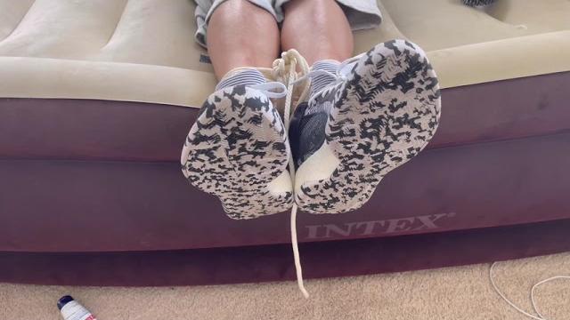 被绑住搔脚底的大男孩 被绑住搔脚底的大男孩