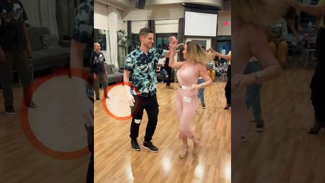 Salsa dancing mistake #3: keeping my hands down Salsa dancing mistake #3: keeping my hands down