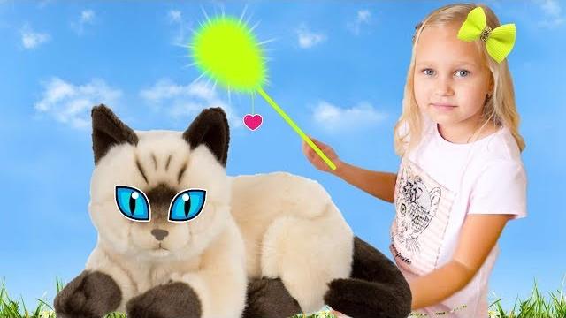 Алиса весело играет с котёнком ! alice play with cat Алиса весело играет с котёнком ! alice play with cat