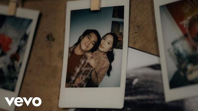 Bernadya - satu bulan (official music video) Bernadya - satu bulan (official music video)