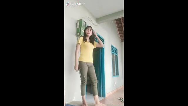 Tiktok | cewek cantik pamer belahan Tiktok | cewek cantik pamer belahan