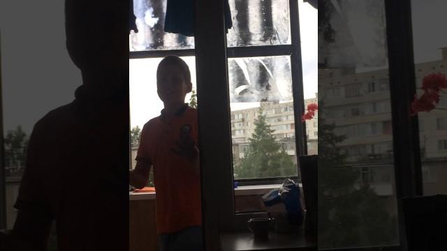 Проиграл желание!!)))(ест корм) Проиграл желание!!)))(ест корм)