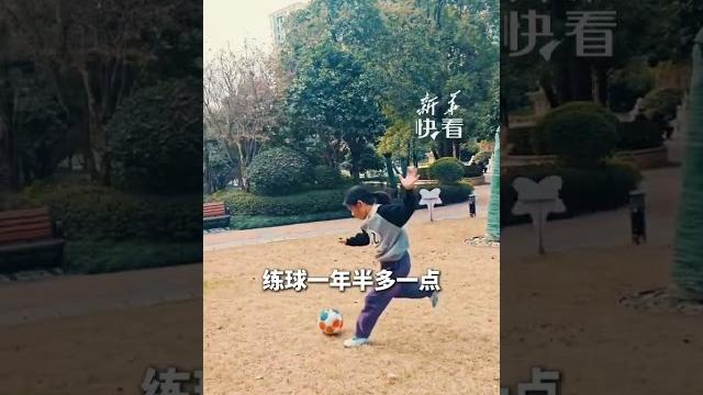 踩 拉 挑 射!9歲女孩每天練習踢足球,動作行云流水 又美又颯 踩 拉 挑 射!9歲女孩每天練習踢足球,動作行云流水 又美又颯