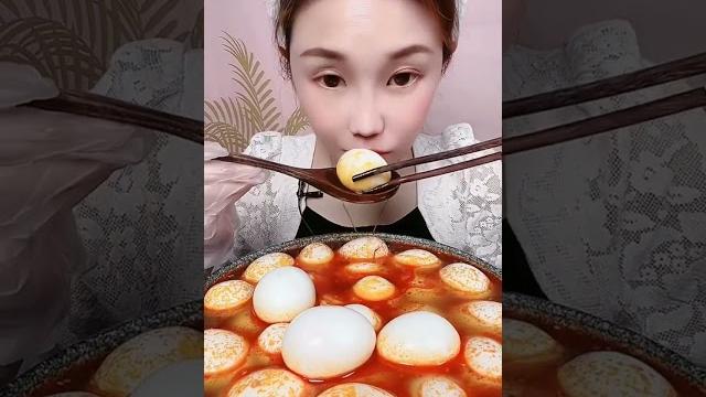 Chinese girl ate 50 eggs at once Chinese girl ate 50 eggs at once