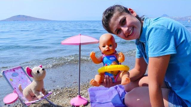 Ayşe, gül ve loli plaja gidiyorlar. Ayşe, gül ve loli plaja gidiyorlar.