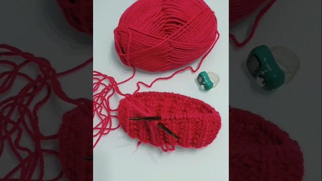 Вяжу шапку необычной резинкой #knittingpattern #вязание #handmadeknitting #вязаниеспицами #шапка Вяжу шапку необычной резинкой #knittingpattern #вязание #handmadeknitting #вязаниеспицами #шапка