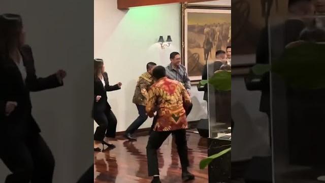 Mayor teddy goyang ngebor sampai bawah#teddyindrawijaya #mayorteddy #mayorteddyfans #goyang Mayor teddy goyang ngebor sampai bawah#teddyindrawijaya #mayorteddy #mayorteddyfans #goyang