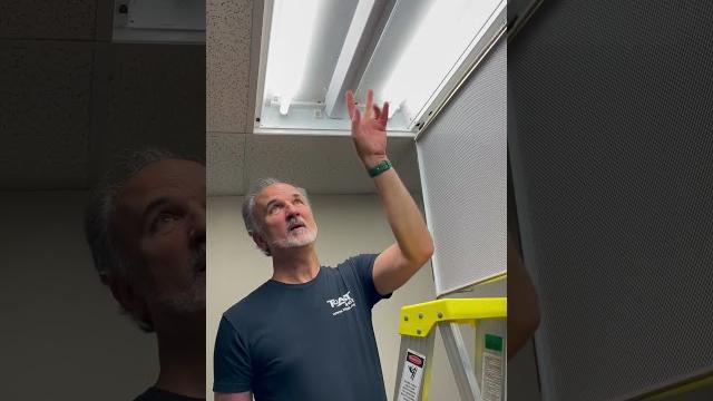 Tips for replacing fluorescent bulbs Tips for replacing fluorescent bulbs