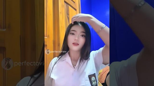 Wow keliatan bhnya, masih sma udah tobrut Wow keliatan bhnya, masih sma udah tobrut