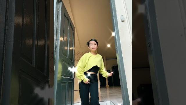 Dinda goyang hot Dinda goyang hot