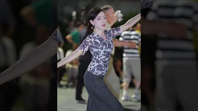 Beautiful tibetan women,classic tibetan dance Beautiful tibetan women,classic tibetan dance
