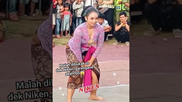 Ups jarik e niken suwek #shorts #shortvideo Ups jarik e niken suwek #shorts #shortvideo