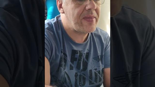 Первое контактное знакомство попугая корелла. Первое контактное знакомство попугая корелла.