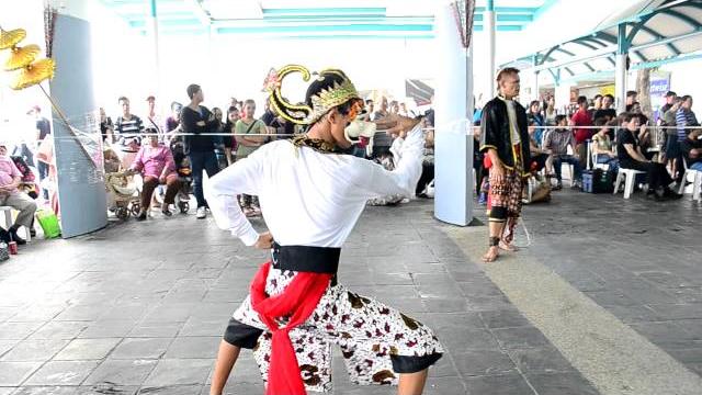 Persembahan siji loro indah sari ft mag n tjl (c) Persembahan siji loro indah sari ft mag n tjl (c)