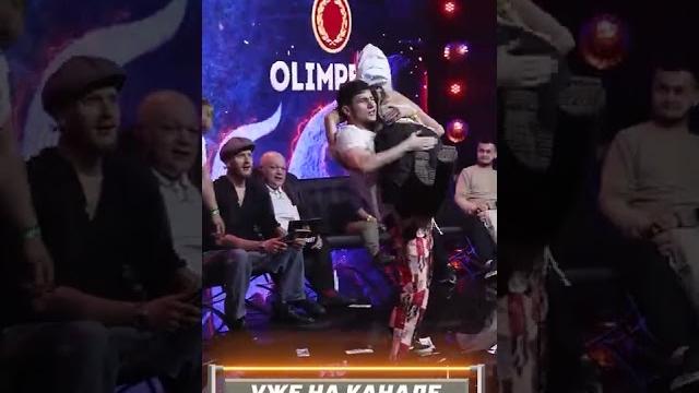 Барецкий стас ведущий на эпик файтинг Барецкий стас ведущий на эпик файтинг