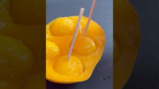 Juicy mangolovely cutting hack #shorts Juicy mangolovely cutting hack #shorts