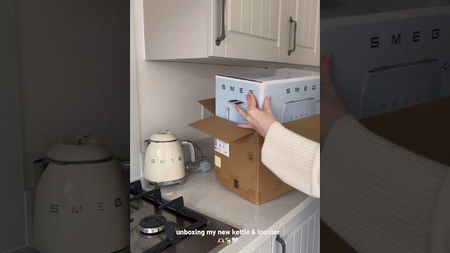 Making my kitchen aesthetic with these #smeg #smegkettle #unboxingvideo #kettle #toasters #unbox Making my kitchen aesthetic with these #smeg #smegkettle #unboxingvideo #kettle #toasters #unbox