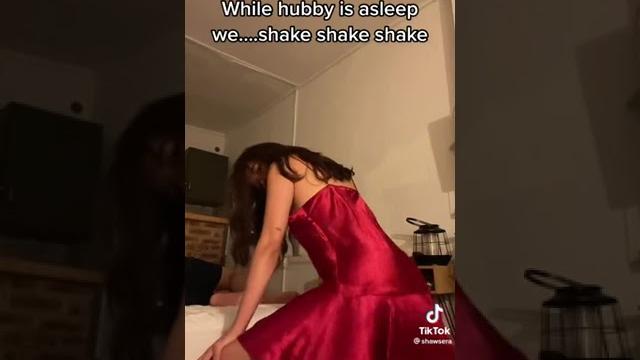 Kocasi uyurken twerk yapan kadin Kocasi uyurken twerk yapan kadin