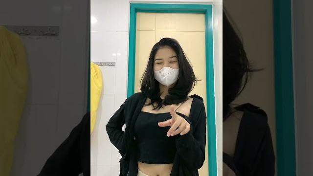 Goyang simple si tangtop hitam #shorts #tiktok Goyang simple si tangtop hitam #shorts #tiktok