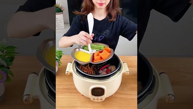 One or two people cook, use this three-grid electric pressure cooker in one pot and can produce One or two people cook, use this three-grid electric pressure cooker in one pot and can produce