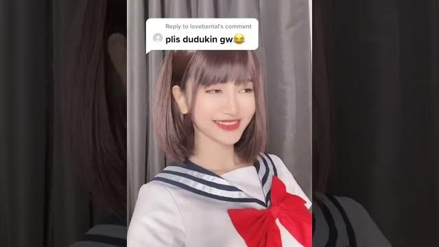 Didudukin cosplay anak sekolah Didudukin cosplay anak sekolah
