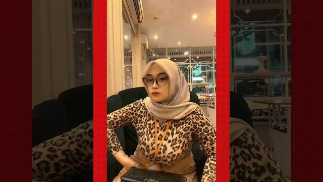 Bu guru salsa viral di media sosial, siapa sosok yang gegerkan jember ini? #viralvideo #viralshort Bu guru salsa viral di media sosial, siapa sosok yang gegerkan jember ini? #viralvideo #viralshort