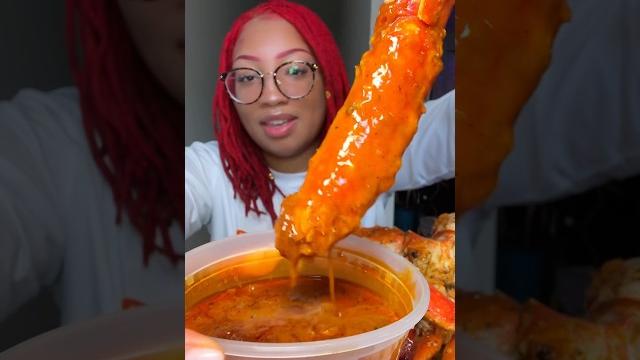 Huge king crab in a creamy butter sauce #kingcrabmukbang #asmr #seafood #seafoodboil Huge king crab in a creamy butter sauce #kingcrabmukbang #asmr #seafood #seafoodboil