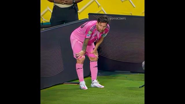 Messi destroyed goalkeeper ️ Messi destroyed goalkeeper ️