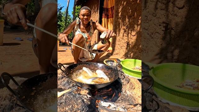 Young beautiful african village mum #cooking monster fish #shortsfeed #africanvillage #africa #fyp Young beautiful african village mum #cooking monster fish #shortsfeed #africanvillage #africa #fyp