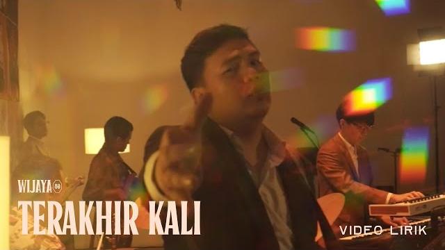 Wijaya 80 - terakhir kali (official lyric video) Wijaya 80 - terakhir kali (official lyric video)