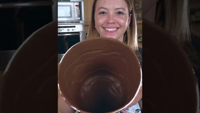 Проблемы с гигантским клубничным мороженым | большая еда Проблемы с гигантским клубничным мороженым | большая еда