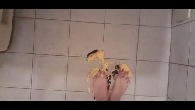 國中生裸足踩布丁 國中生裸足踩布丁