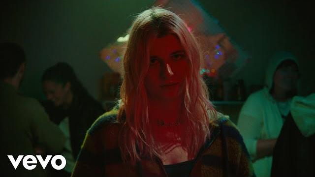Baby queen - dream girl (official video) Baby queen - dream girl (official video)