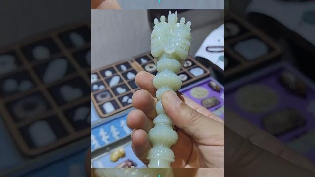 大陆辽宁交流会探宝,古董摆在床上,和田玉做的法螺太精美,可哥没忍住还是收了 大陆辽宁交流会探宝,古董摆在床上,和田玉做的法螺太精美,可哥没忍住还是收了
