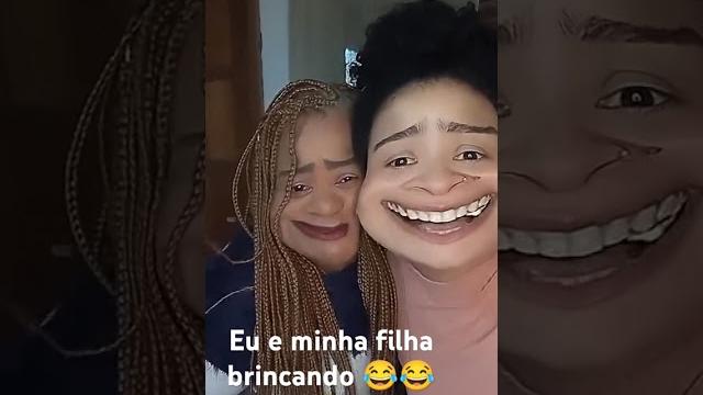 Eu e minha filha brincando Eu e minha filha brincando