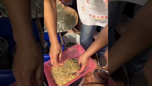 Chinese street food 手工酸辣粉 Chinese street food 手工酸辣粉
