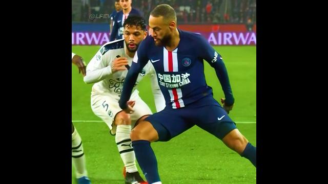 When neymar teaches football When neymar teaches football
