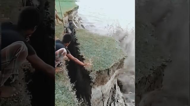 Karnali river cutting #flood#river #cute #karnali#shorts Karnali river cutting #flood#river #cute #karnali#shorts