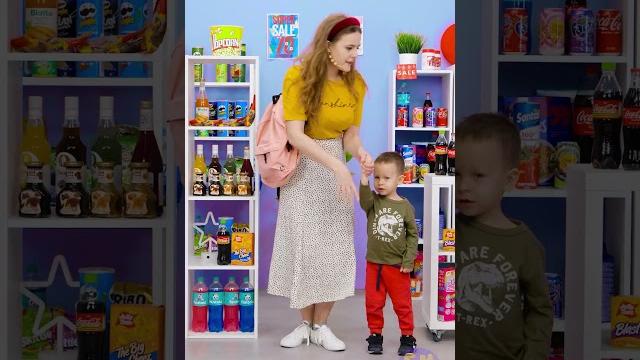 What to do if your kid want to pee in a public place?🫢 useful hacks for smart parents #shorts What to do if your kid want to pee in a public place?🫢 useful hacks for smart parents #shorts