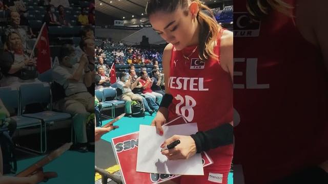 Zehra güneş japon hayranıyla buluşuyor - filenin sultanları Zehra güneş japon hayranıyla buluşuyor - filenin sultanları