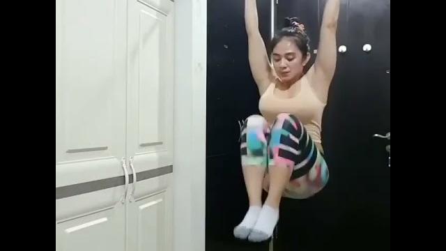 Kimaya aggata doing workout Kimaya aggata doing workout